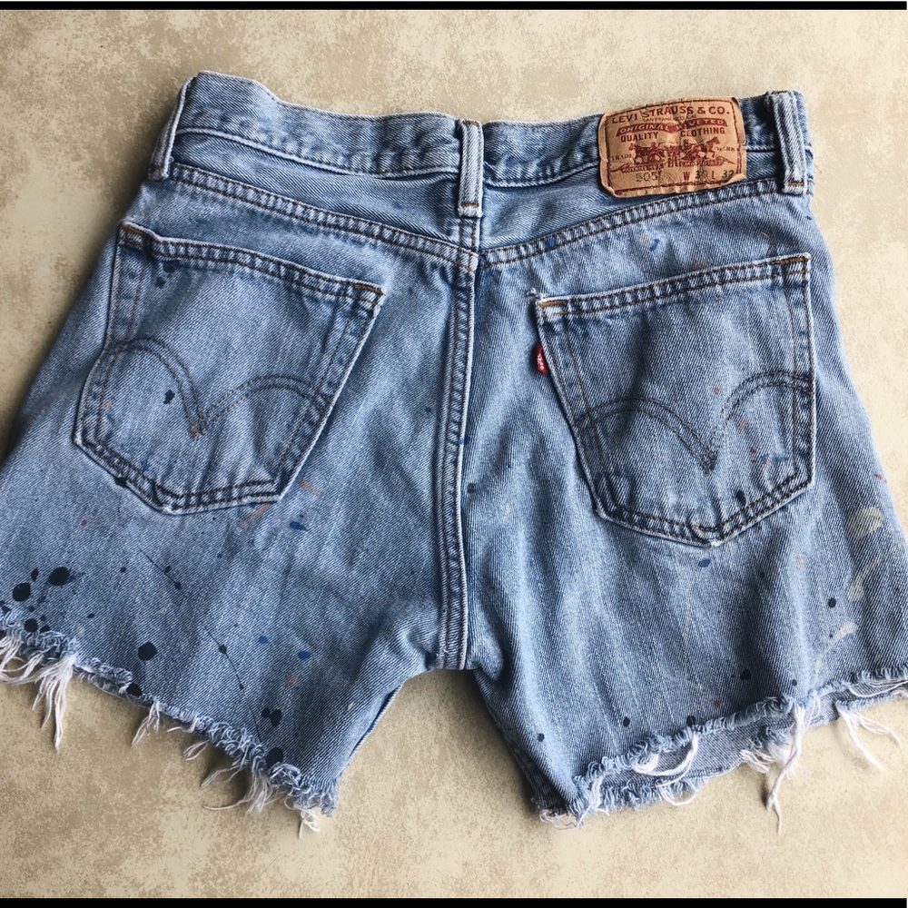 Levi Cutoff Shorts